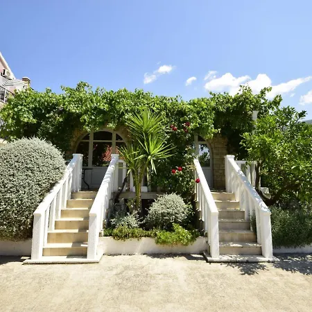 Moreska-2 By Interhome *